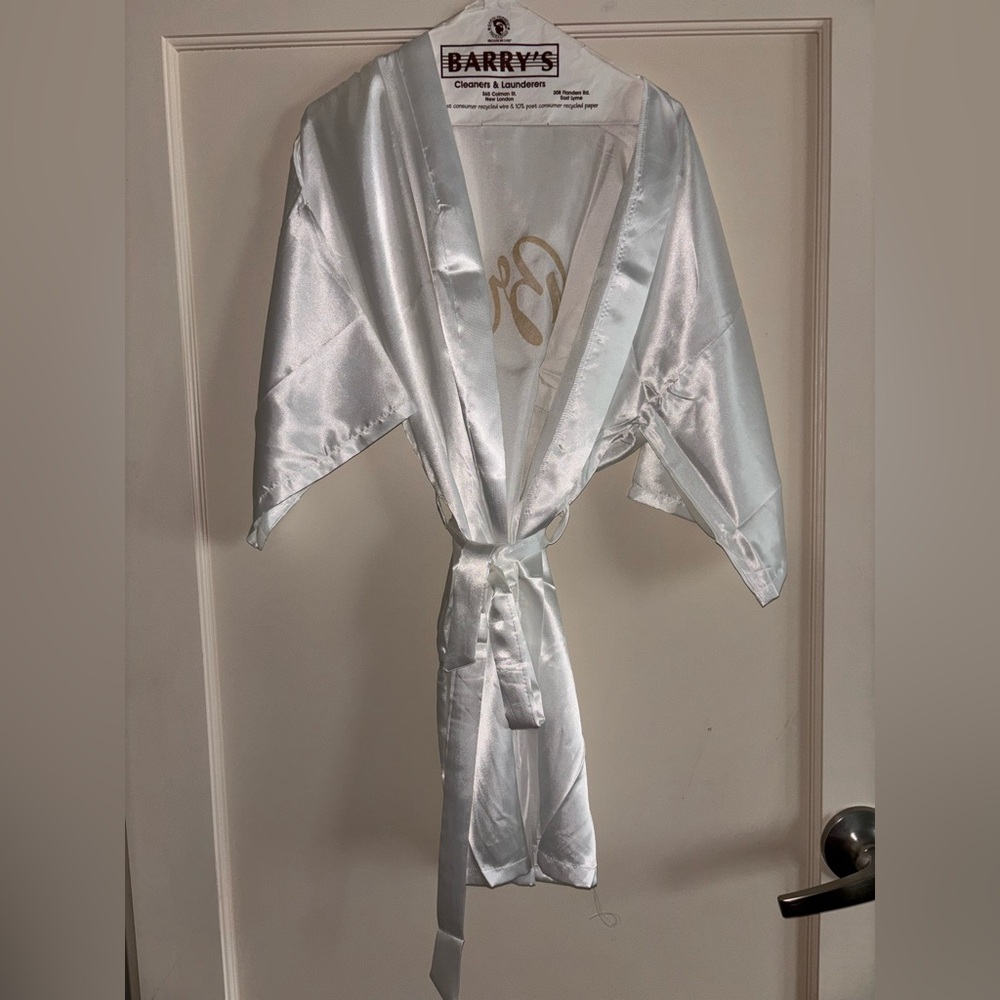 NWOT Bride Robe - Picture 4 of 5